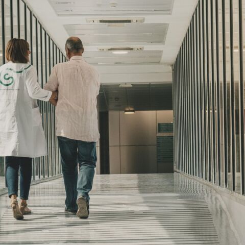 La AECC da dos ayudas económicas a dos investigadoras malagueñas