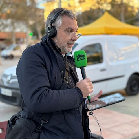 Carlos Alsina, durante el especial nochebuena en los pueblos afectados por la DANA