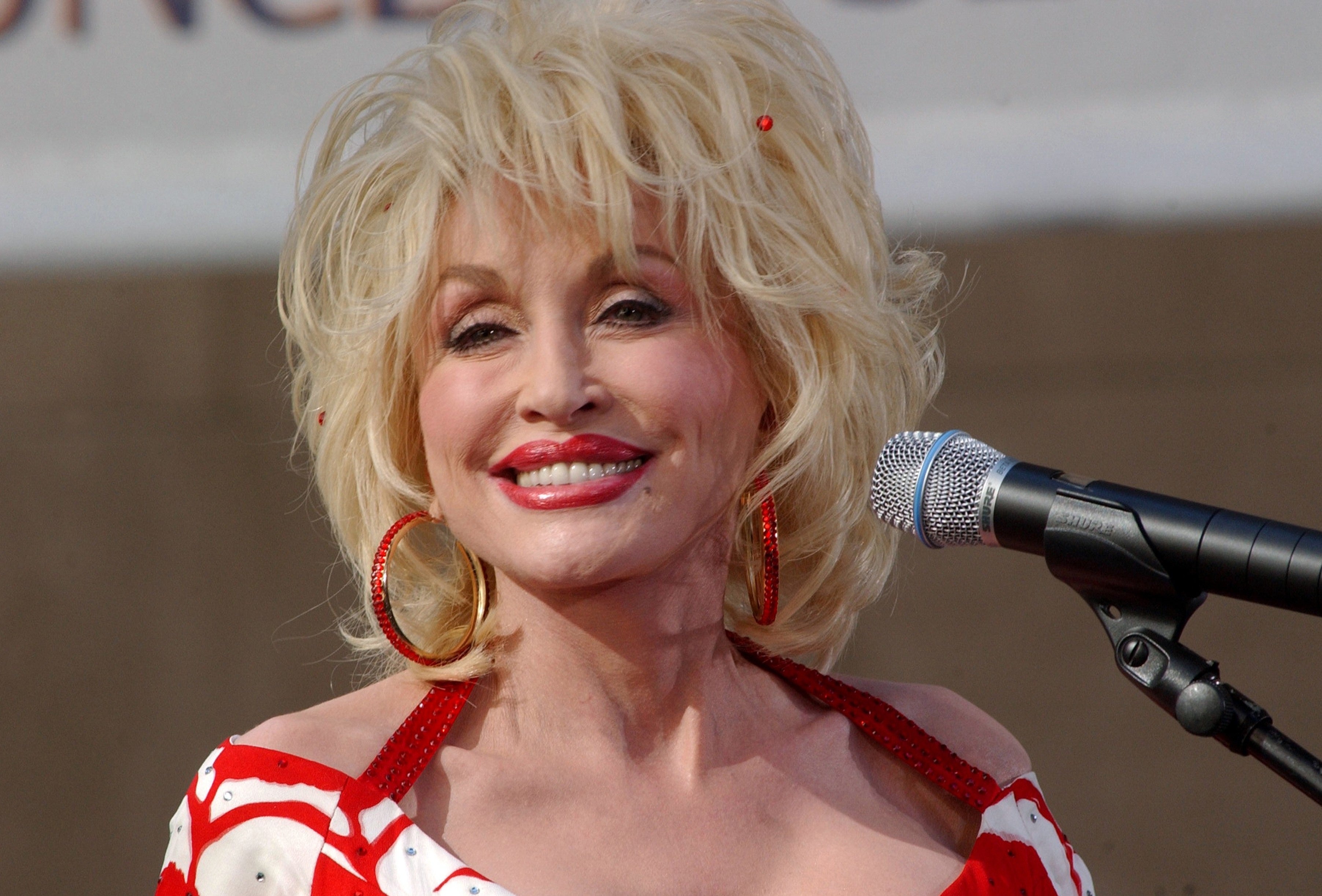 HOY SE CUMPLEN - ¡Homenajeamos a la gran Dolly Parton!