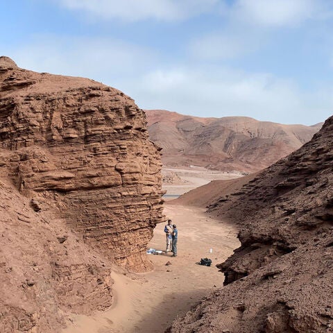 Piedra Roja, desierto de Atacama (Chile). Sedimentos de un delta fluvial de más de 100 millones de años sirven de análogo de deltas marcianos para ensayar procedimientos e instrumentación en la búsqueda de restos de vida en el planeta rojo.